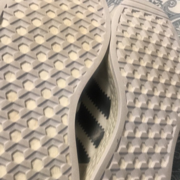 Adidas athletic shoes size 7 used in great condition - Picture 5 of 6